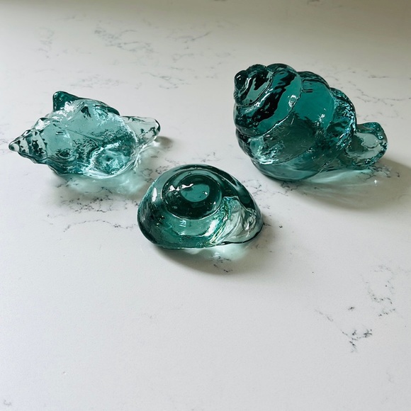 Pier 1 Green Seashell Recycled Glass Figurine - Picture 4 of 16